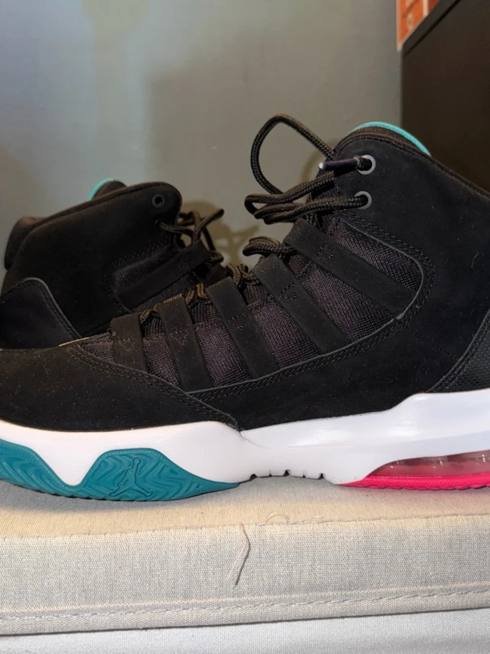 Air Jordan max aura black turbo green no box